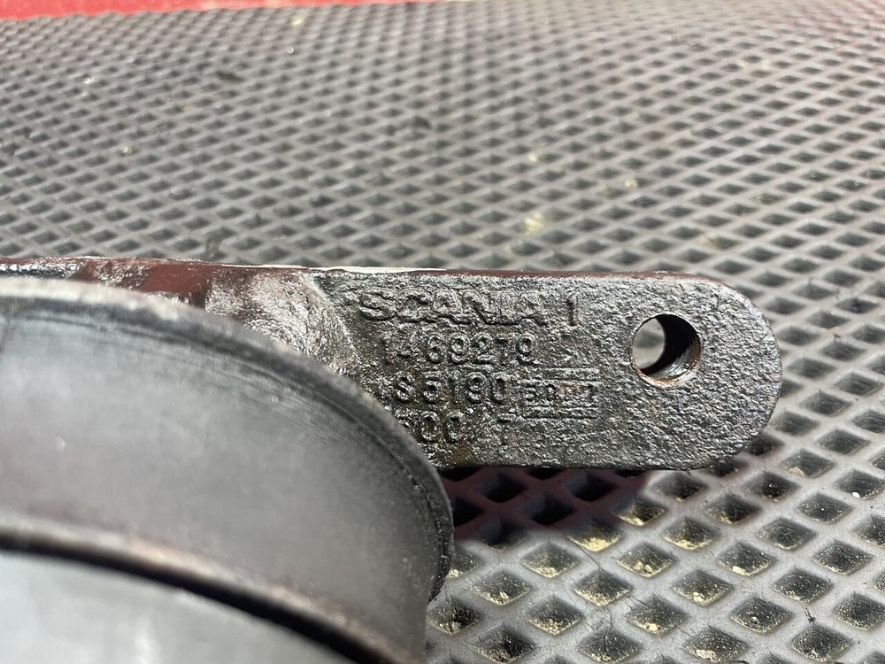 Подушка двигателя передняя