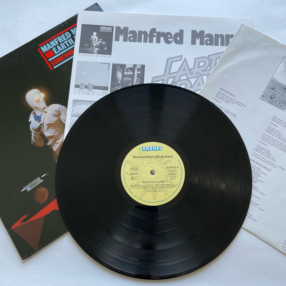 Винтажная виниловая пластинка LP Manfred Mann's Earth Band, Somewhere In Afrika (Германия 1982) Eyes Of Nostradamus