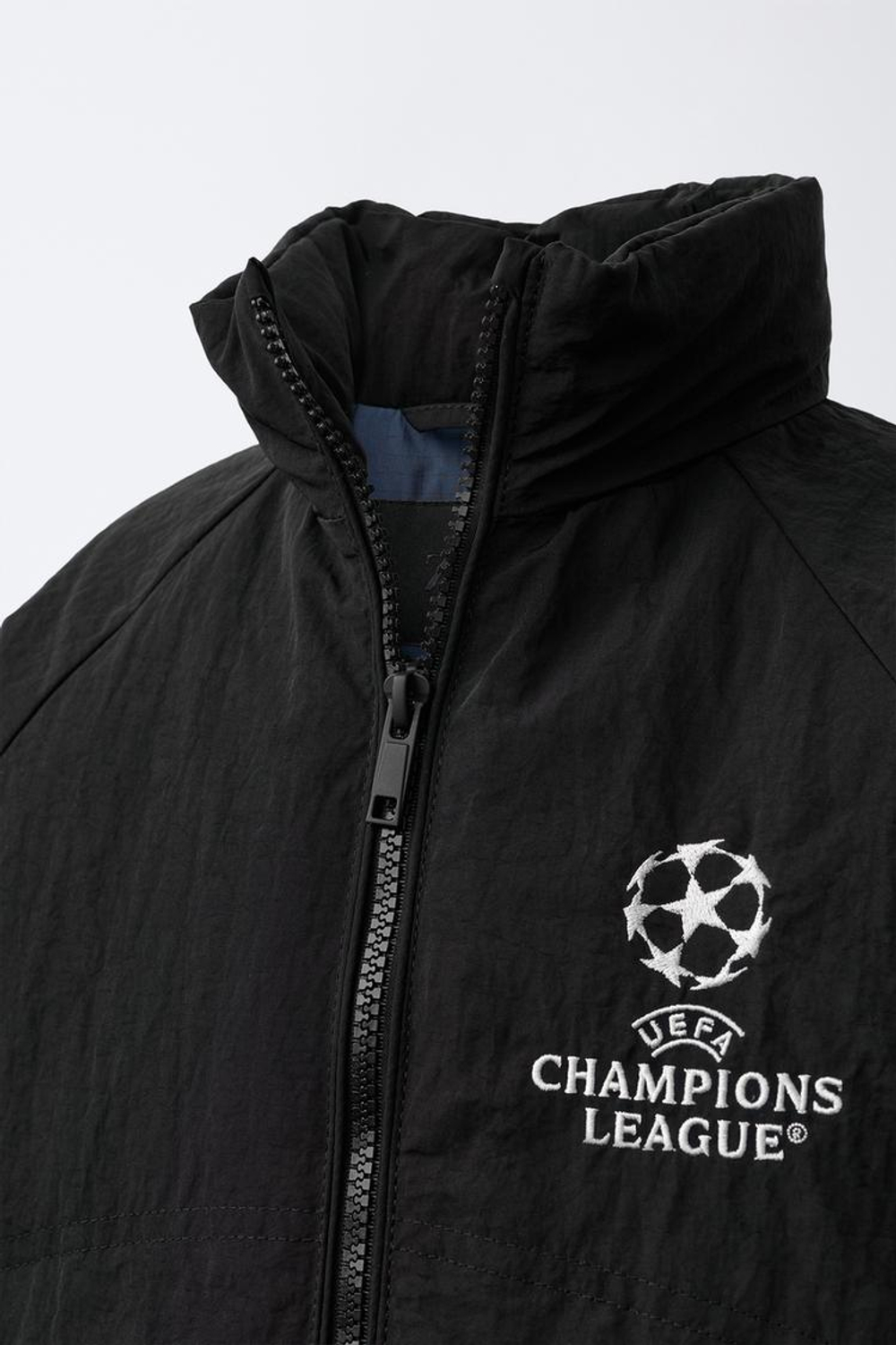 ZARA КУРТКА С ПОТАЙНЫМ КАПЮШОНОМ WATER REPELLENT UEFA CHAMPIONS LEAGUE ®, ЧЕРНЫЙ