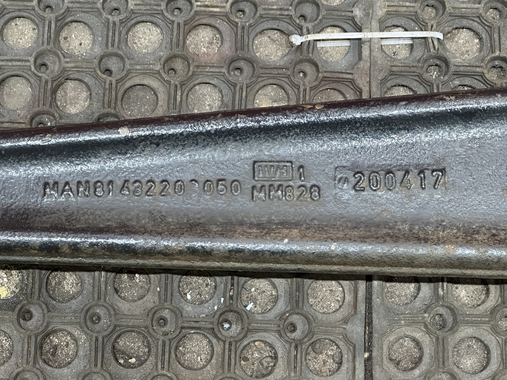 Тяга реактивная продольная правая