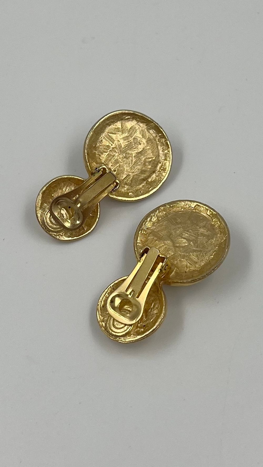 Клипсы с чёрными и «жемчужными» вставками Anne Klein
