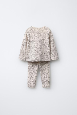 ZARA КОМПЛЕКТ ИЗ ФУТБОЛКИ И ЛЕГИНСОВ ВЯЗКИ POINTELLE С АНИМАЛИСТИЧНЫМ ПРИНТОМ, ЭКРЮ