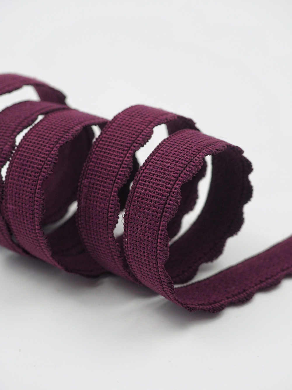 Резинка отделочная слива ширина 12 мм с учетом фестона