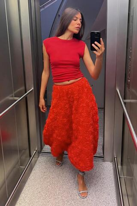 ZARA ТРИКОТАЖНЫЙ ТОП СО СБОРКАМИ ПО БОКАМ, КРАСНЫЙ