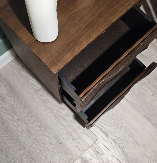 Прикроватная тумбочка Kioto с двумя ящиками, орех