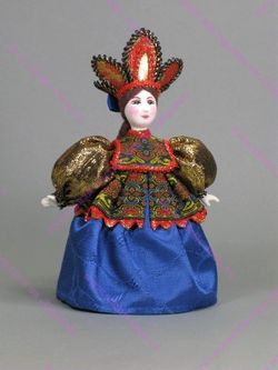 Сувенирная кукла в кокошнике-короне