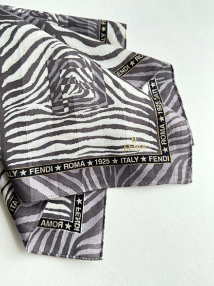 Платок «зебра» серый Fendi
