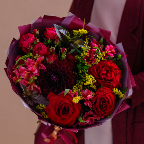 Купить Яркий букет с георгинами #61