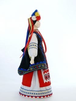 Кукла коллекционная в Украинском девичьем праздничном костюме.