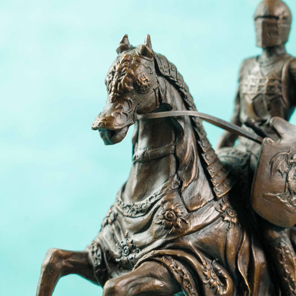 Настольная кабинетная скульптура «Конный рыцарь с копьем»