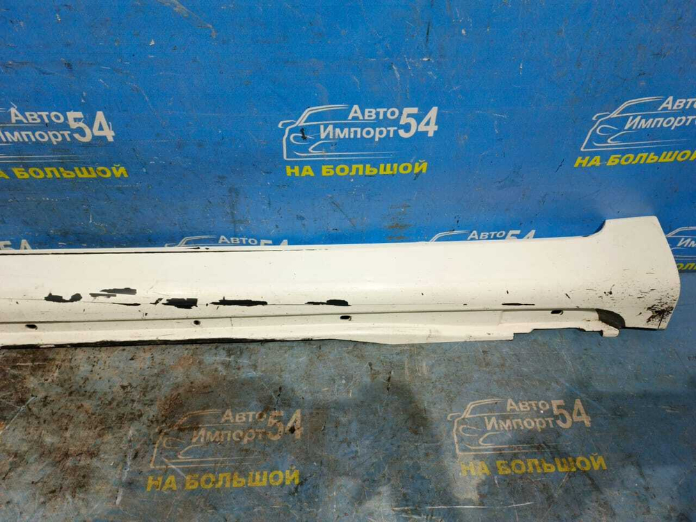 Порог левый пластиковый TOYOTA BREVIS 2002