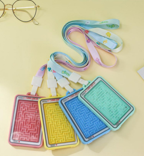 Бейдж вертикальный на ленте (202103744)