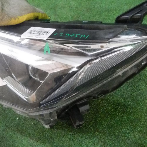Фара левая Toyota Rav 4 CA40 (2015-2019) LED