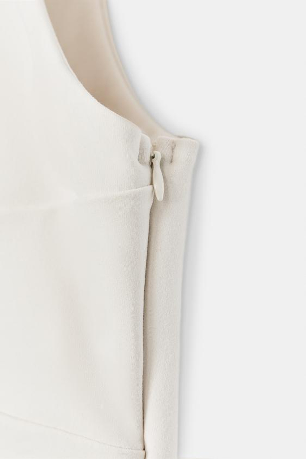 ZARA КОРОТКОЕ ПЛАТЬЕ С ВЫРЕЗАМИ, ЖЕЛТОВАТО-БЕЛЫЙ