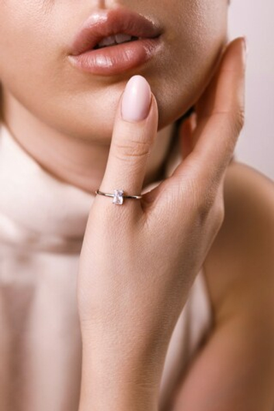 Кольцо с багетным фианитом