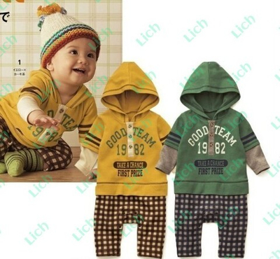 Комбинезон с застежкой-поло и капюшоном