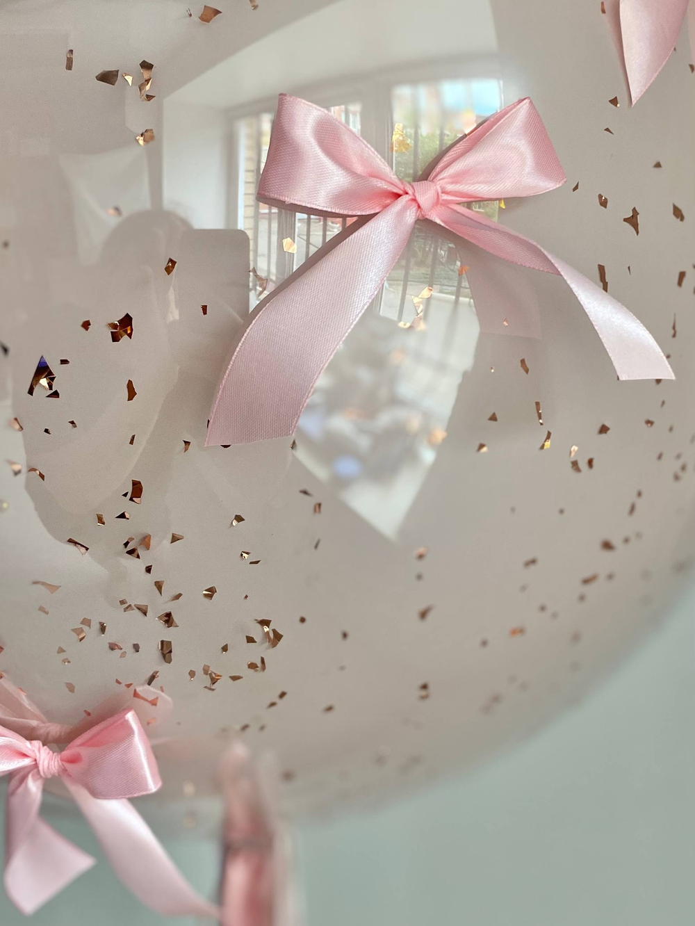 Воздушные шары бантики большой стеклянный шар пальная роза/белый №3534