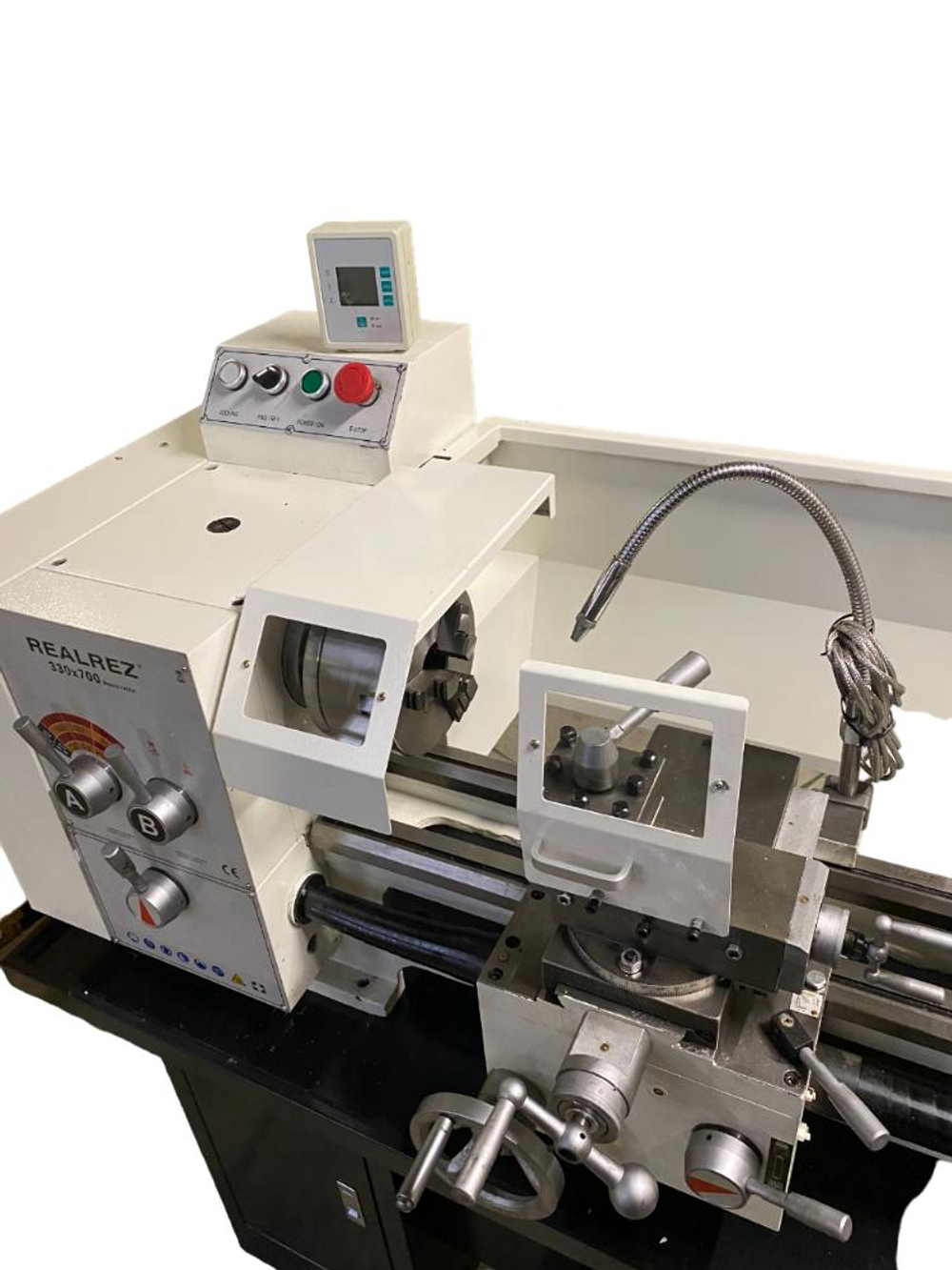 Токарно-винторезный станок REALREZ 330X700 220V (УЦИ+СОЖ)