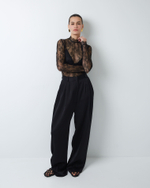 Топ из тонкого кружева черный