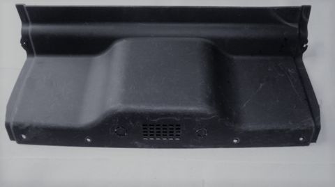 Накладка на торпедо внизу МАН 81614700029 б.у.