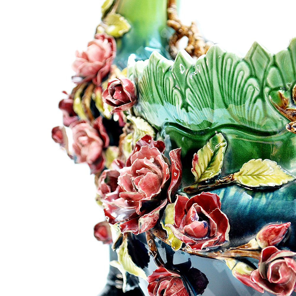 Гарнитур из двух интерьерных ваз и жардиньерки. Майолика, барботин, роспись. Франция. к. XIX в.