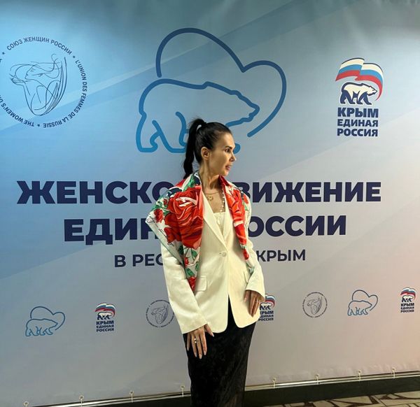 Презентация платков «Русские в моде» на форуме «Женское движение» Республики Крым