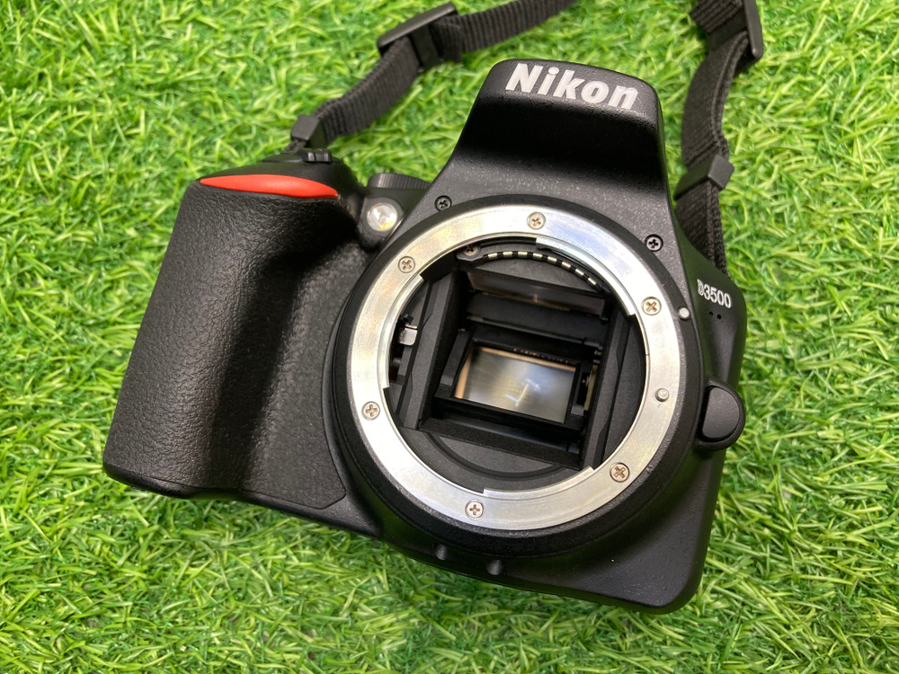 Nikon D3500 kit 18-55mm 3.5-5.6G VR 11.000 кадров