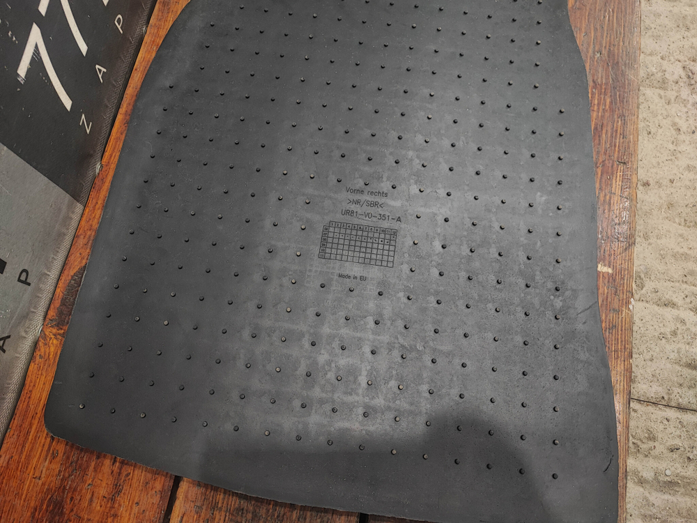 Коврики передние комплект Mazda BT-50 1 Новые Оригинал UR81V0351A