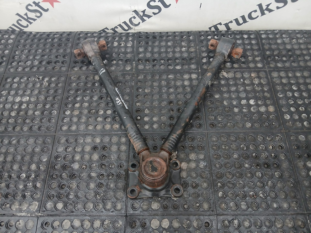 Тяга реактивная V-образная