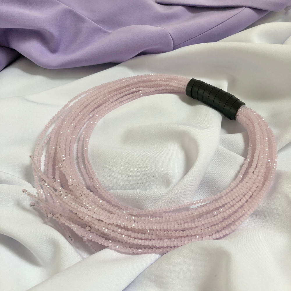 Колье "лапы" в стилистике Br.Cucinelli, венецианский бисер, цвет бледно-розовый