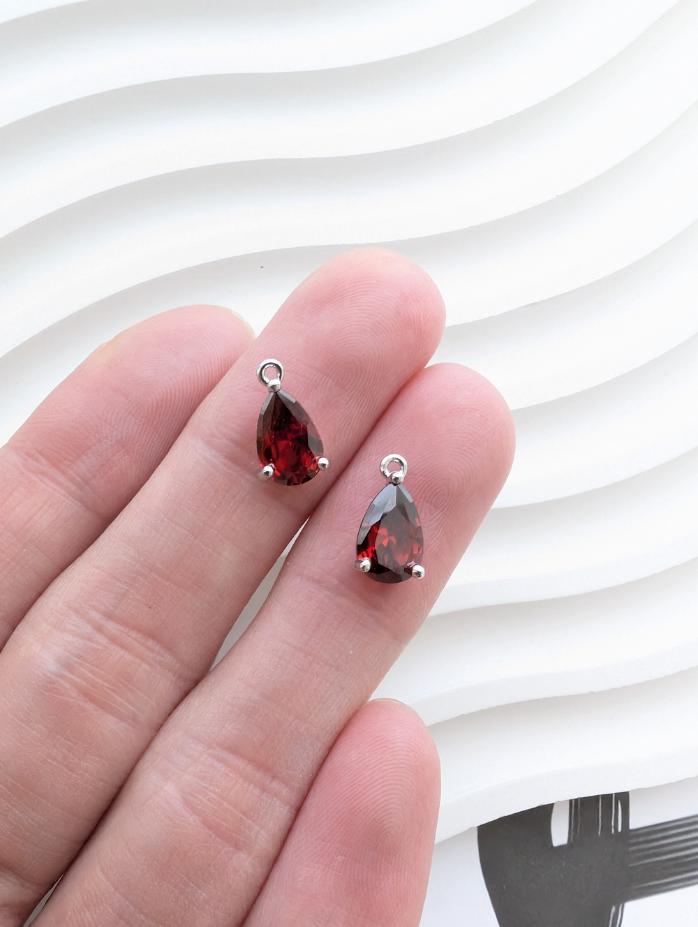 Подвеска капля красная, 9.3*6.3мм