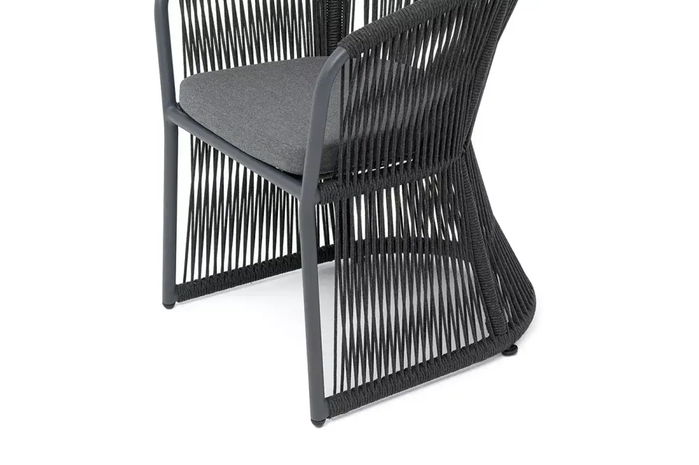 "Романо" стул плетеный из роупа, каркас алюминий темно-серый (RAL7024) муар, роуп темно-серый круглый, ткань темно-серая 027