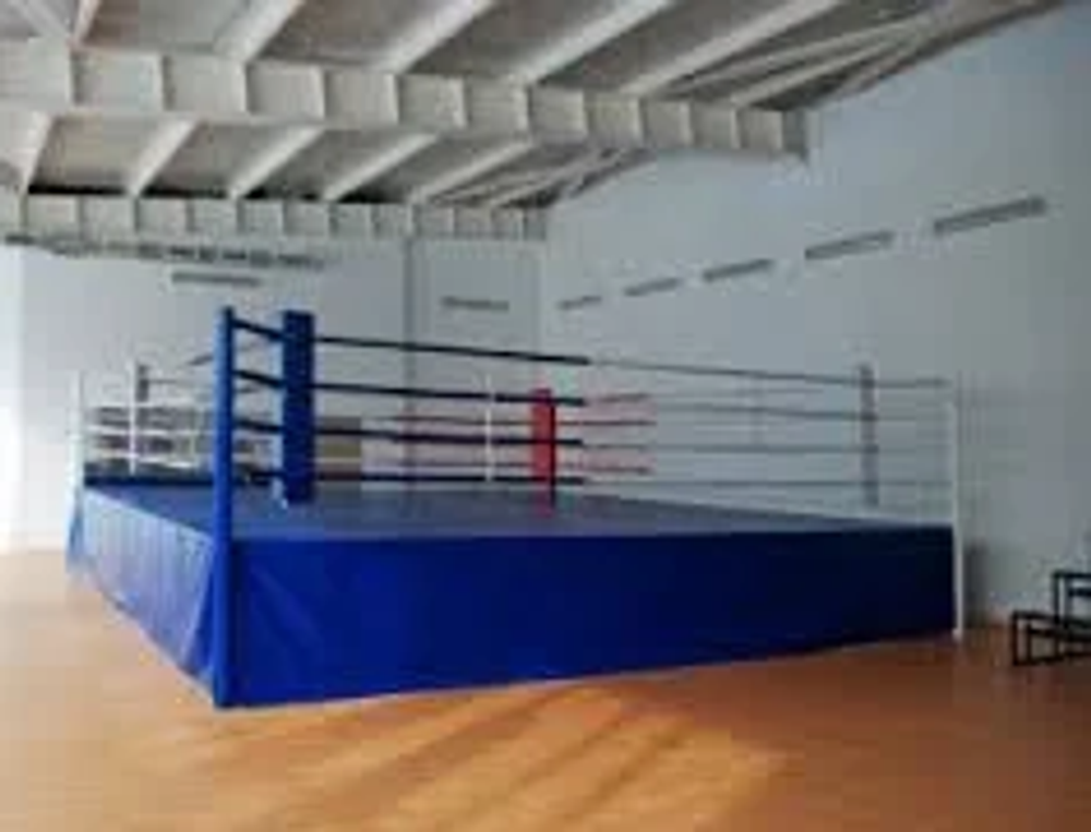 Ринг боксерский с помостом 6,1 х 6,1 помост 0,5м (боевая зона 5м х 5м)