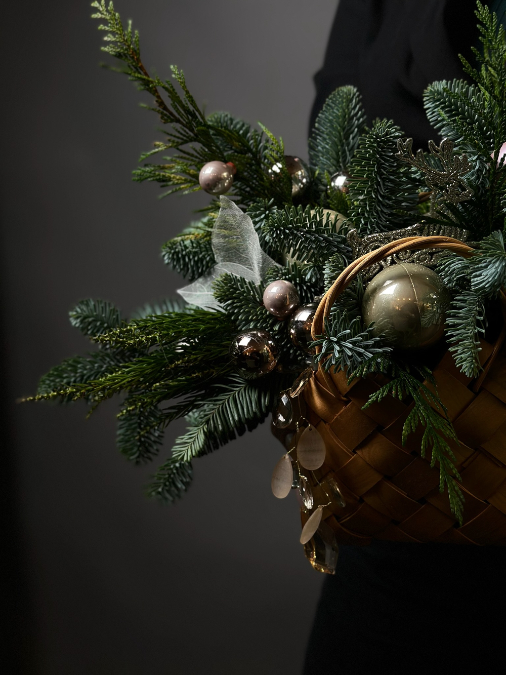 Хвоя в корзине «Рождественское настроение»