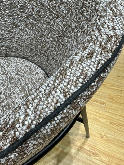 Стул GUST цвет бежевый TOPIC 410 / черный каркас / Товарный знак DISAUR