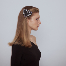 Заколка-сердце с жемчужным декором