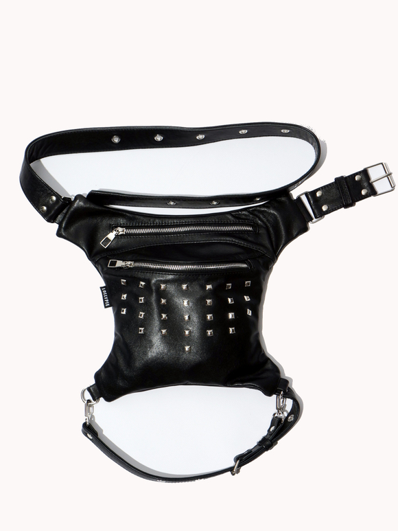 Сумка на бедро кожаная с шипами