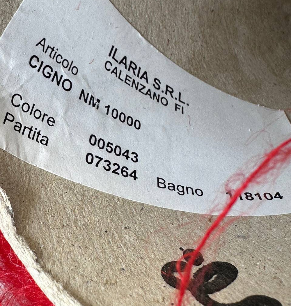 CIGNO - Ilaria Calenzano; 50% кидмохер, 30% нейлон, 20% меринос; 1000м/100гр; col. 005043, цвет: красный; S715