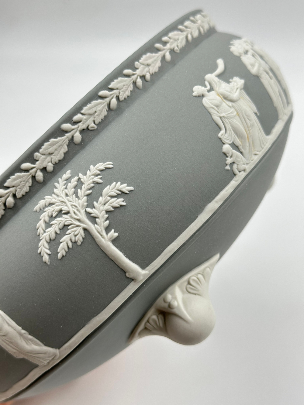 Ваза для фруктов Wedgwood в редком сером цвете