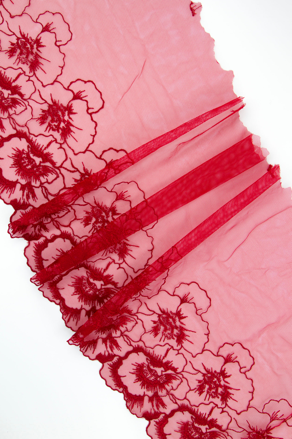 Вышивка на сетке красная (правая и левая сторона)