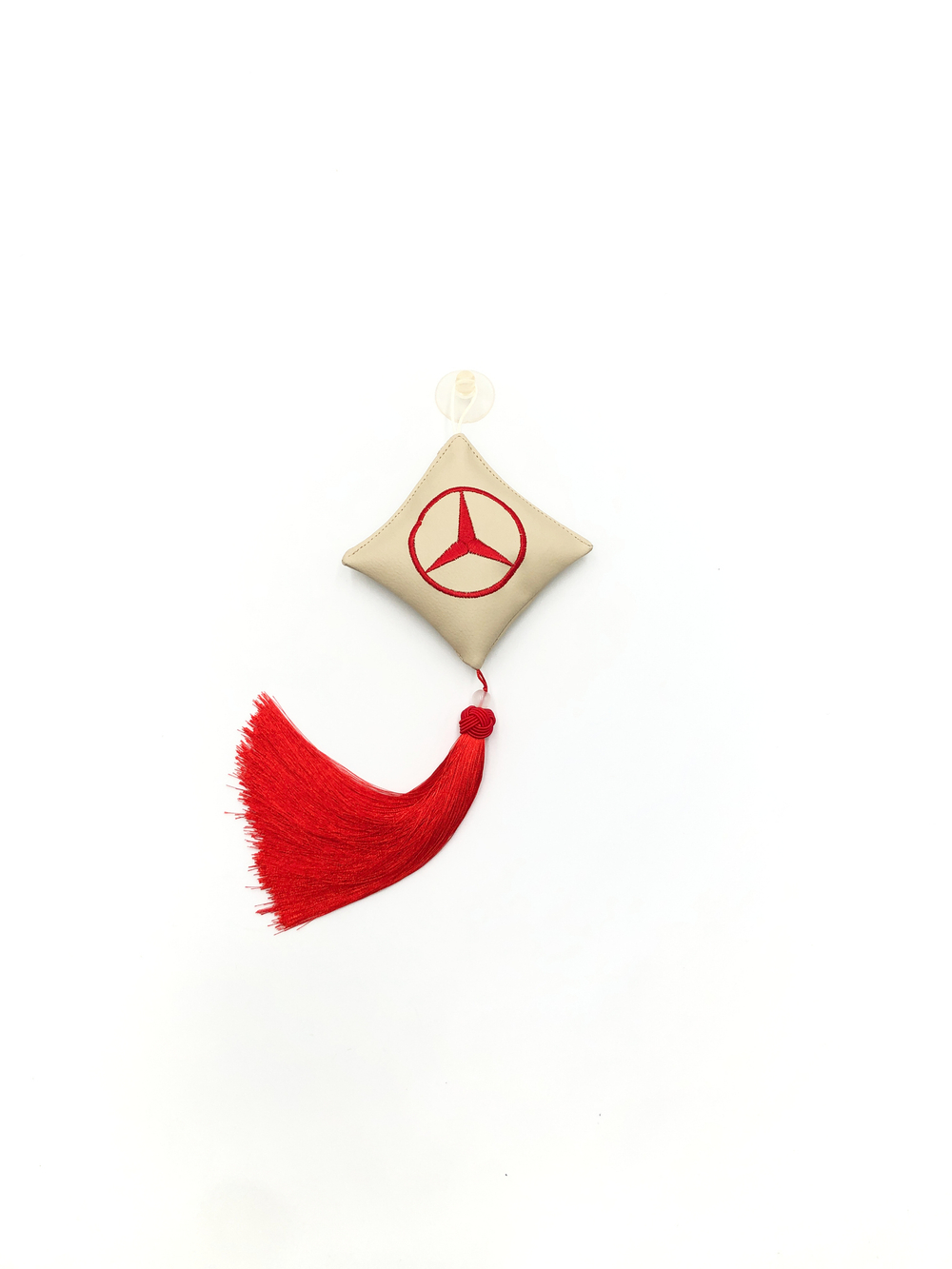 Ромб объемный на присоске MERCEDES (экокожа, бежевый, красная вышивка, кисть)