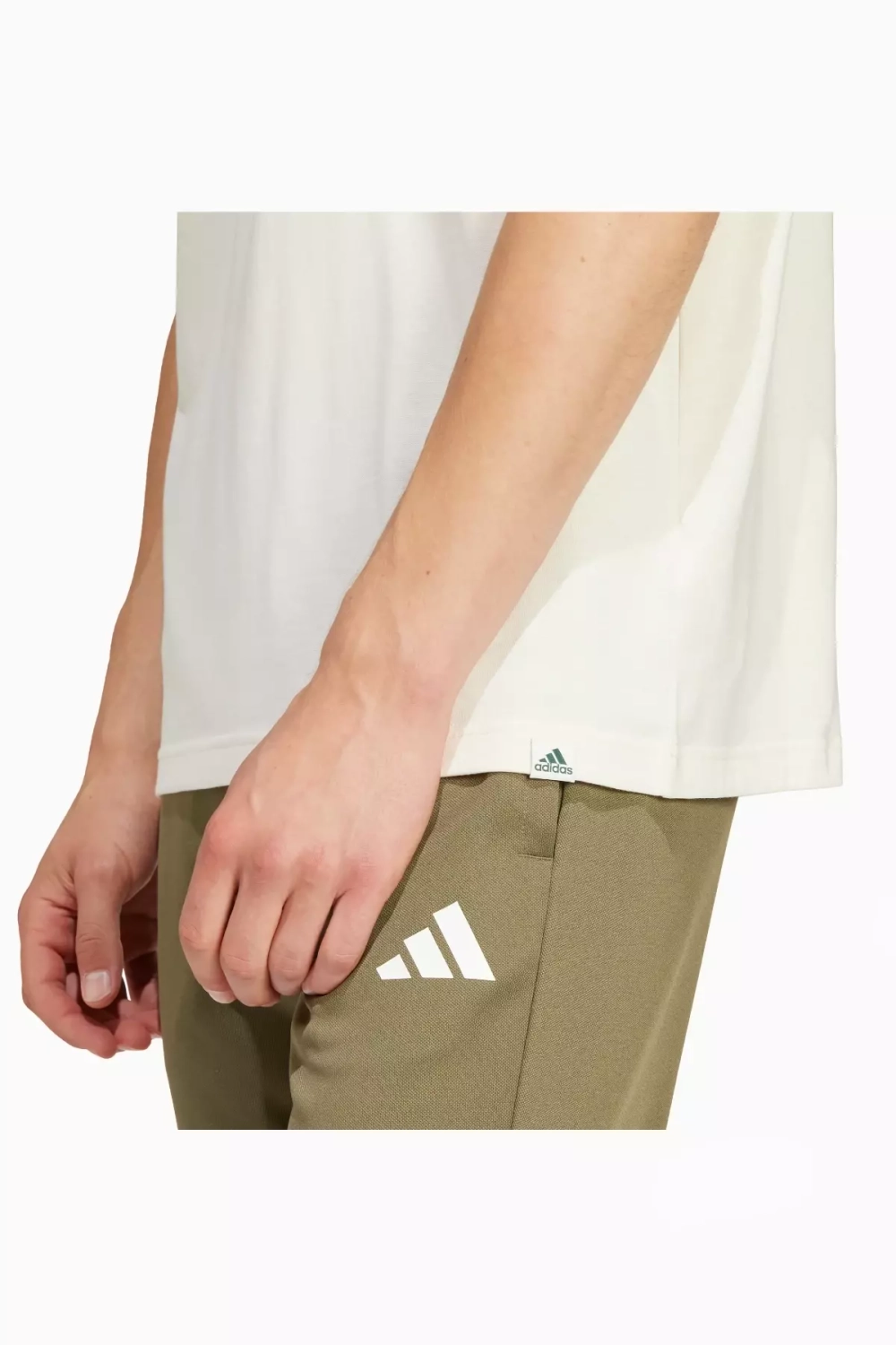 Футболка adidas Growth Badge Graphic