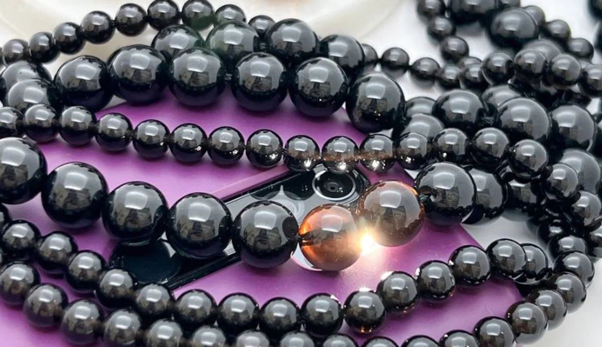 Где провести грань между дымчатым кварцем и морионом? Где провести грань между дымчатым кварцем и морионом?