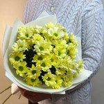 Букет из жёлтых ромашек кустовых хризантем 5 шт. в упаковке фоамиран