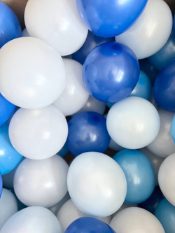 Коробка белая с маленькими шарами №95