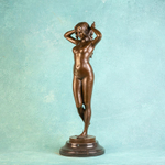 Скульптура девушки