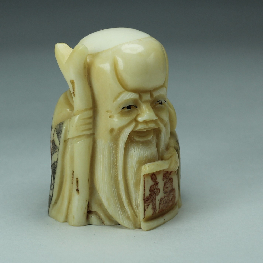 Нэцкэ Шоусин с посохом и иероглифом счастье