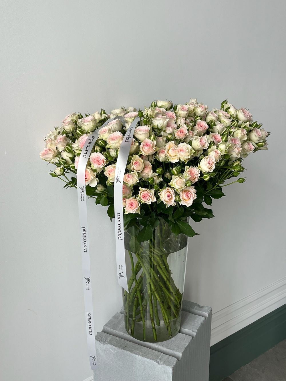 Кустовая роза в нежном оттенке