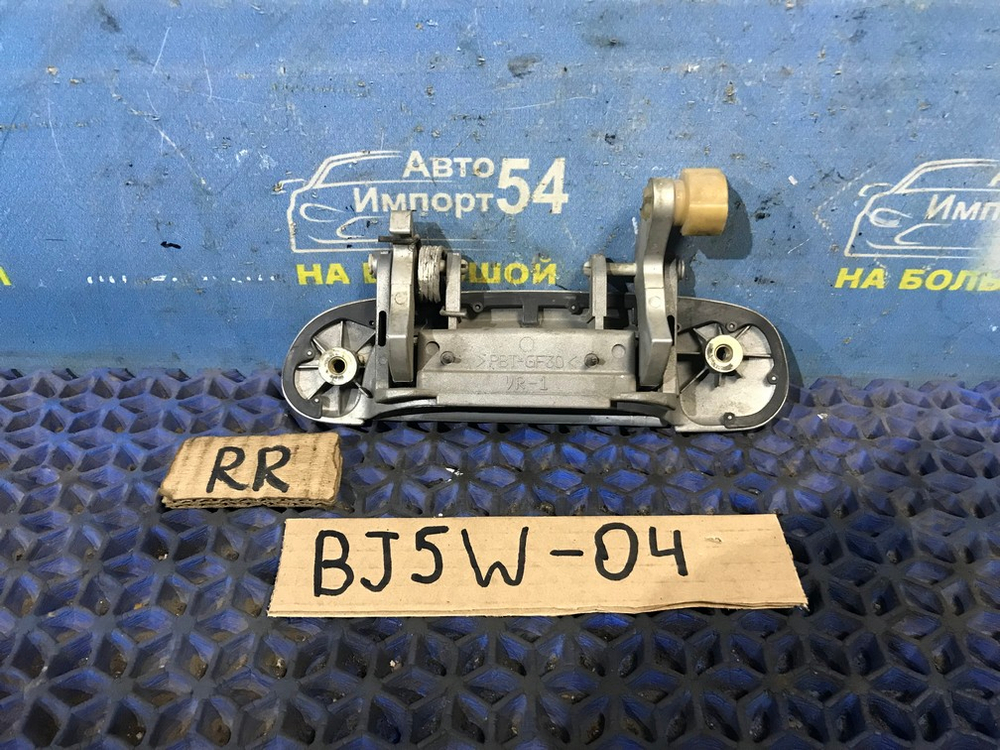 Ручка двери задней правой внешняя MAZDA FAMILIA 1999