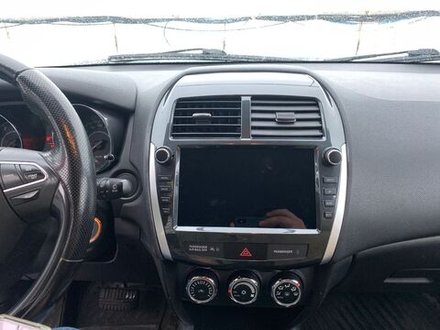 Магнитола для Mitsubishi ASX 2010-2016, Peugeot 4008, Citroen C4 Aircross (рамка с крутилками и кнопками) - FarCar BM7064K9M на Android 13, QLED, TS10, 4Гб+32Гб, CarPlay, 4G SIM-слот